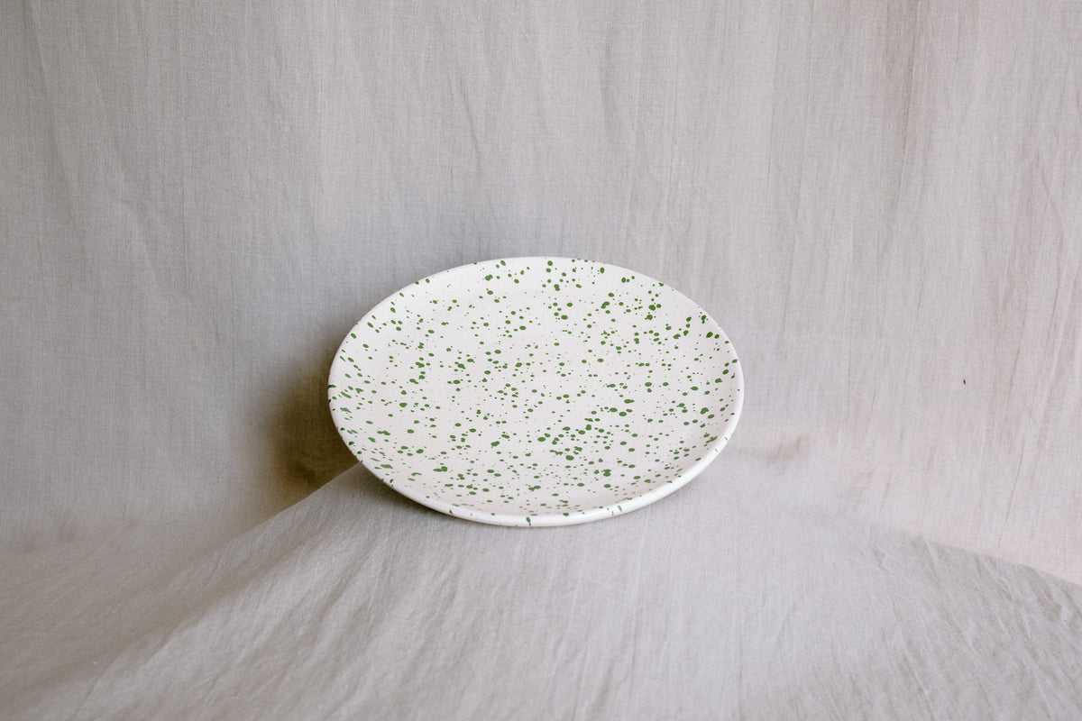 Set 4 talerzy dużych TARFAJA - białych w zielone ciapki
